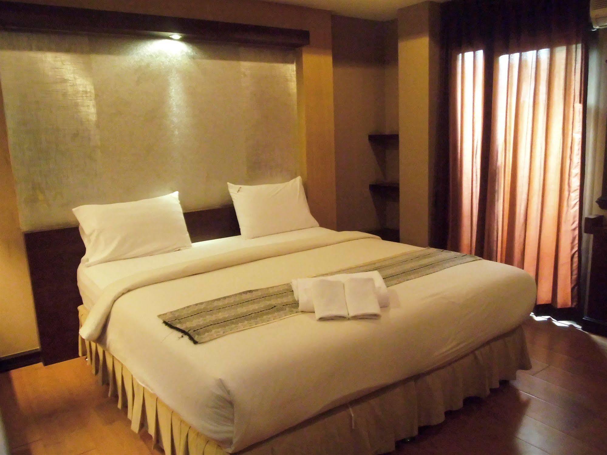 Baan Chalelarn Hotel HHQ Exterior foto